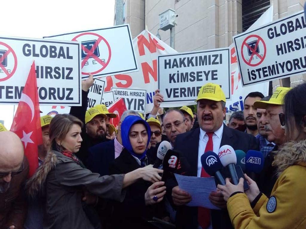 Taksiciler Uber’e Karşı Toplandı